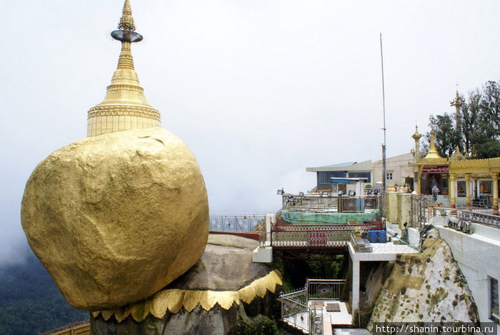 У Золотого камня Кийякдо, Мьянма