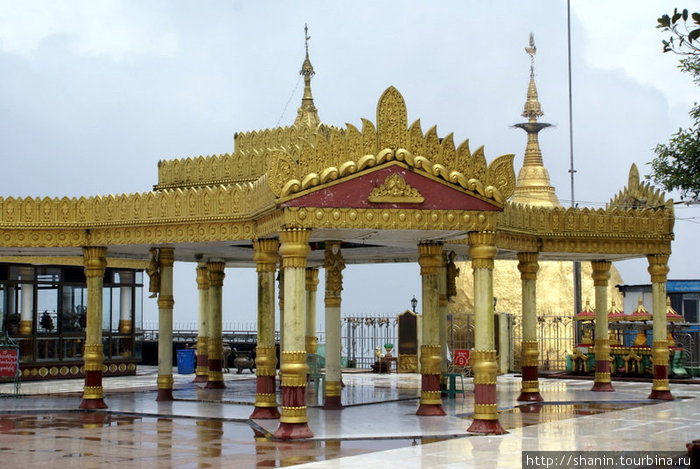 Золотой монастырь у Золотого камня Кийякдо, Мьянма