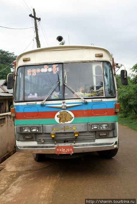 Автобус на дороге Кийякдо, Мьянма