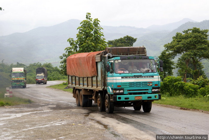 Грузовики — главный вид транспорта на дорогах Мьянмы Кийякдо, Мьянма