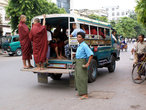 Монахи тоже пользуются городским транспортом
