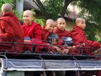 Монахи на крыше маршрутки