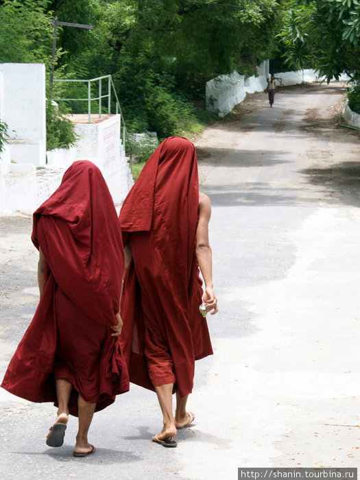 Два монаха Мьянма