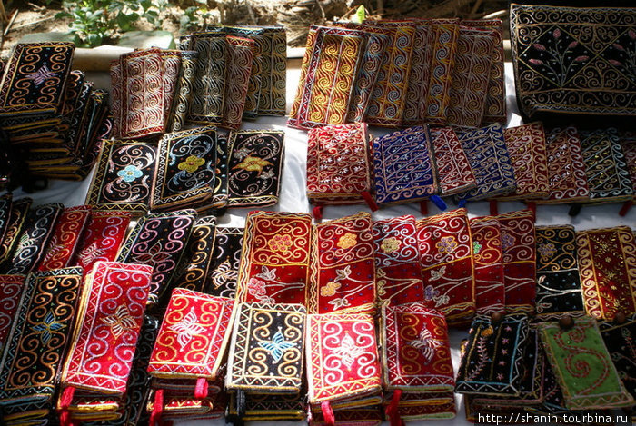 Сувенирные кошельки на территории пагоды Мандалай, Мьянма