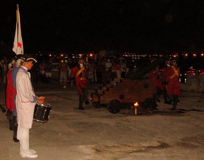 Церемония пушечного выстрела  XVIII столетия Гавана, Куба