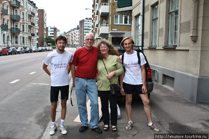 И фото на память. Анника с мужем и мы, велосипедисты из России. Хельсингборг, Швеция
