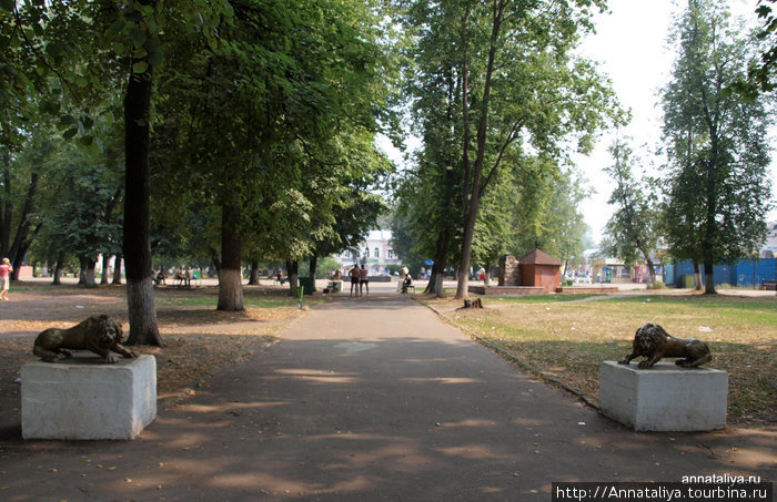 Центральный сквер — главное место отдыха Вышний Волочек, Россия