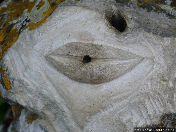 вырезанные в камне губешки олицетворяли любовь к ближнему Ходжа-Сала, Россия