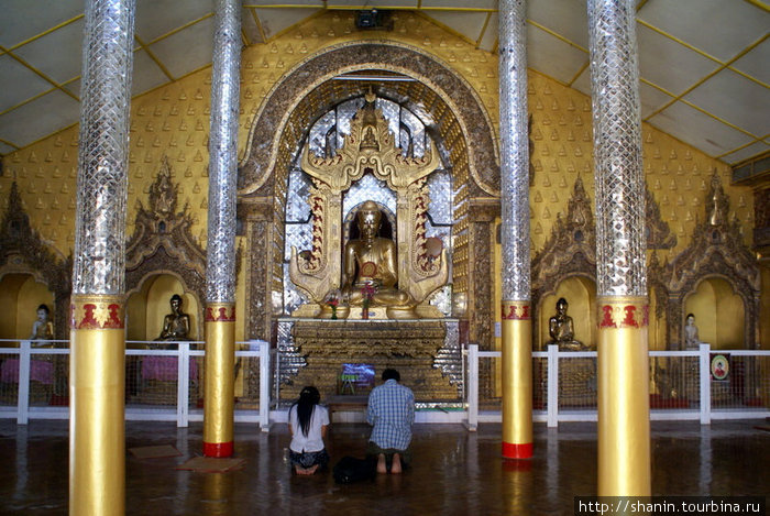 В храме у стоп Будды Ньяунг-Шве, Мьянма