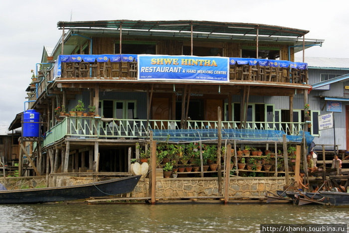 Ресторан — для туристов Ньяунг-Шве, Мьянма