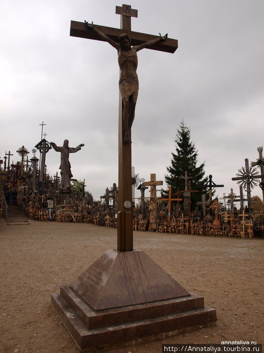 Крест, установленный Иоанном Павлом Вторым Шауляй, Литва