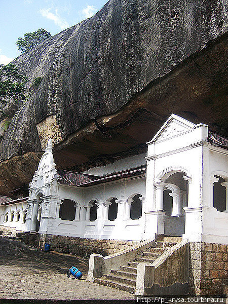Храм древний, действует с I века до н.э., Дамбулла, Шри-Ланка