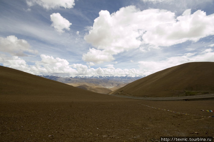 Вид с перевала на Гималаи. Ромбук, Китай