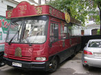 Этот автобус проводит булгаковские экскурсии по Москве.