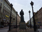 Фонари рядом с памятником Гоголю на малой Конюшенной.