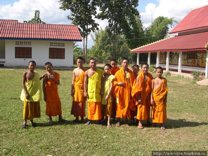 Буддийские монахи Лаос