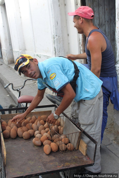 Работают люди Куба