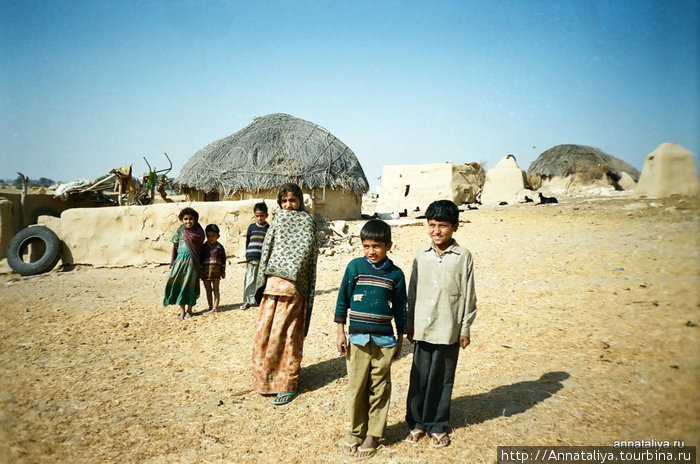 Жители деревни в пустыне Тар Джайсалмер, Индия