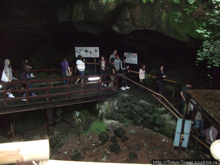 Спуск в пещеры Фудзисава, Япония