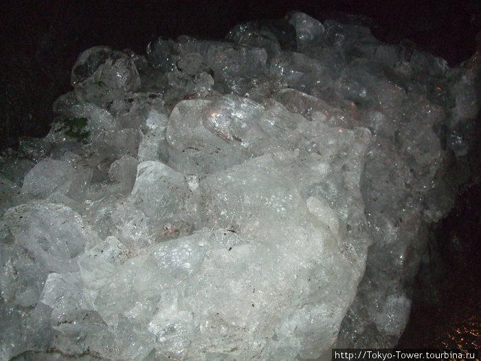 Никогда не тающий лёд. такие пещеры раньше использовали, как холодильники Фудзисава, Япония