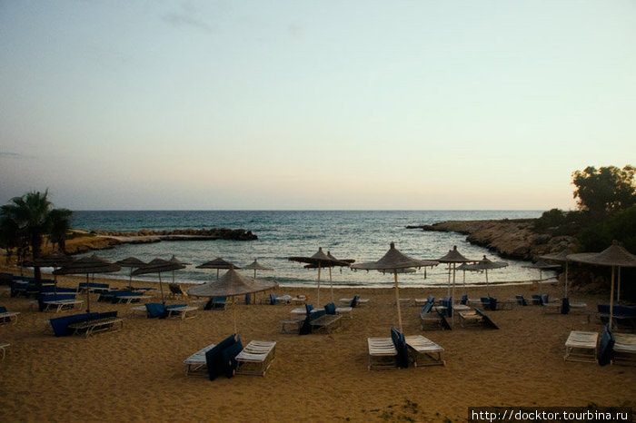 Опустевший пляж Айа-Напы Айя-Напа, Кипр