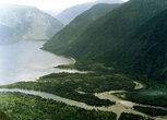 Телецкое озеро. Дельта реки Чулышман. Вид с горы Алтын-Ту.
