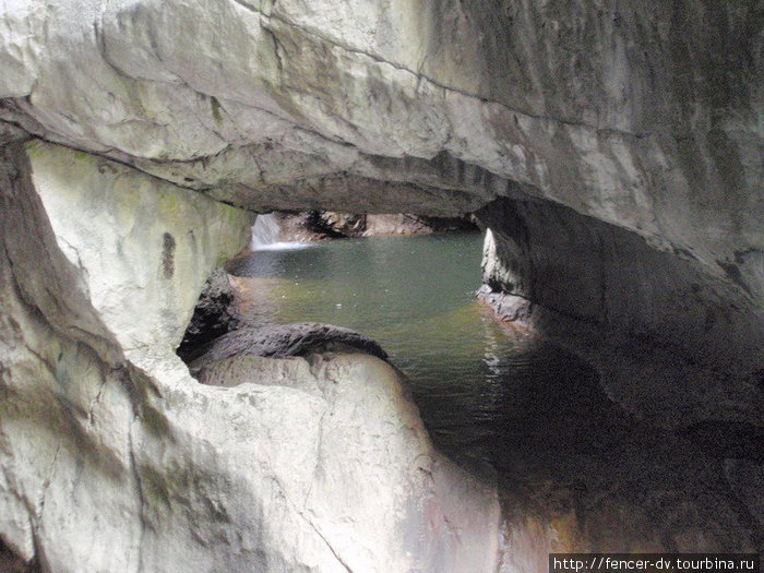Выходящая наружу подземная река Шкоцянские пещеры, Словения