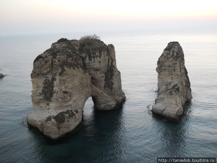 Однако открывающийся вид на выступающие из моря скалы с «аркой» просто восхитителен! Ливан