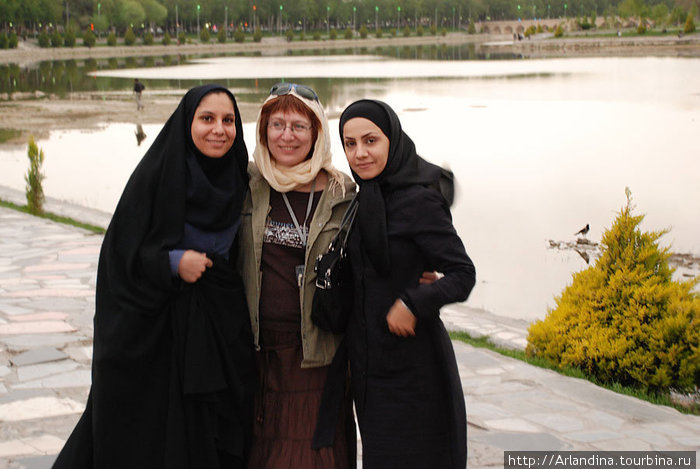 Исфаханские студентки и Света. Иран