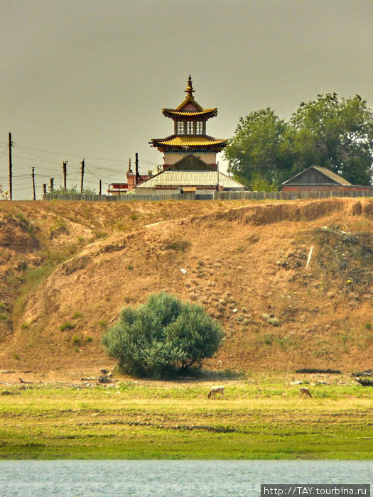 Пагода в Цаган-Амане Харабали, Россия