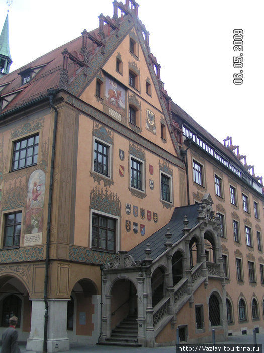 Здание ратуши и его лестница Ульм, Германия