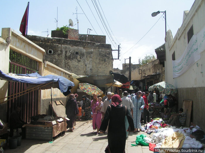 Торговля разным барахлом Фес, Марокко