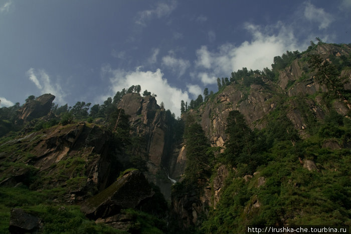 Горы около водопада Вашишт, Индия