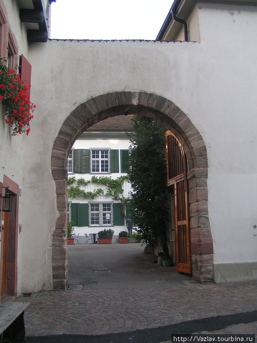 Старинные воротца Базель, Швейцария