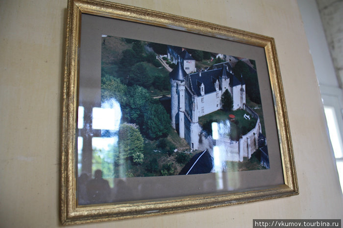Немного дурацкое фото, но можно понять как выглядит замок. Юссо, Франция