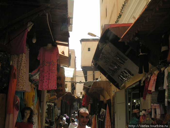 Среди торговли Фес, Марокко