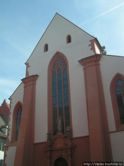 Фасад церкви Фрайбург-им-Брайсгау, Германия