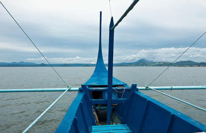 На лодке Остров Лусон, Филиппины