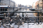 И конечно же — велосипеды повсюду, даже зимой