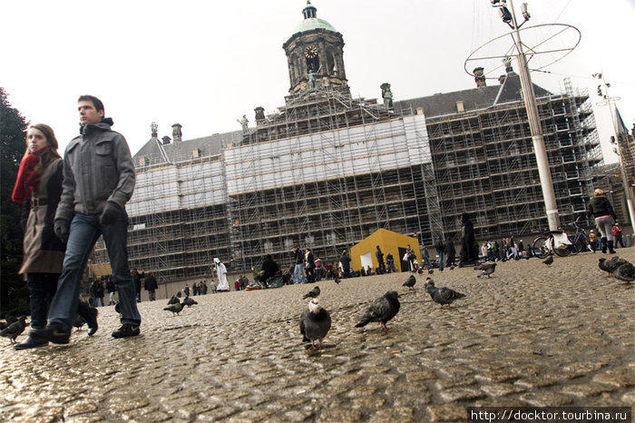 Площадь Дам. Королевский дворец Амстердам, Нидерланды