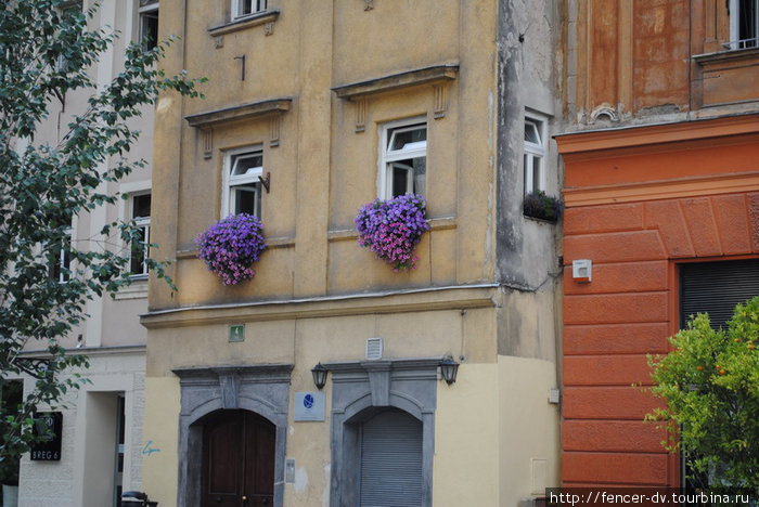 Некоторые подходят к цветочному оформлению окон с фантазией Любляна, Словения