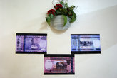 деньги Руанды на стене обменного пункта