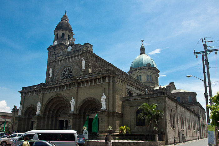 Манильский собор, чудом уцелевший во время бомбежки Второй Мировой. А Интромурос, кстати, очень сильно пострадал... Манила, Филиппины