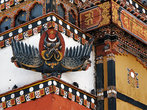 Крепость украшена изображениями священных животных. Одним из них является Гаруда.