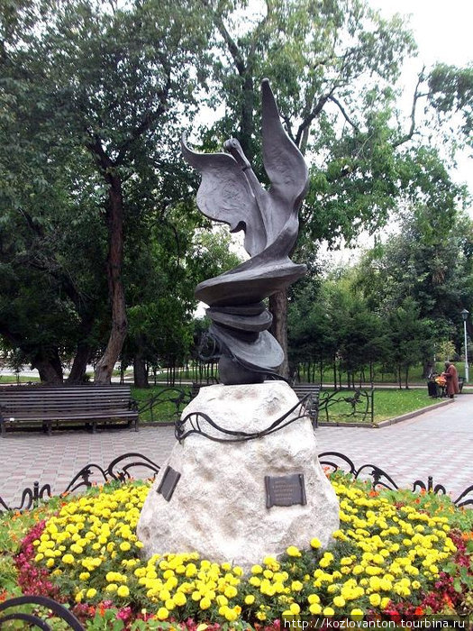 Памятник музе. Томск, Россия