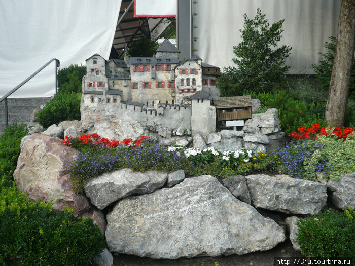 Макет  княжеского замка на площади Вадуц, Лихтенштейн