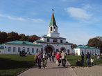 Передние ворота (1672-73 гг.). Были главными воротами резиденции, так как гости прибывали со стороны Москвы-реки по «посольской» дороге.