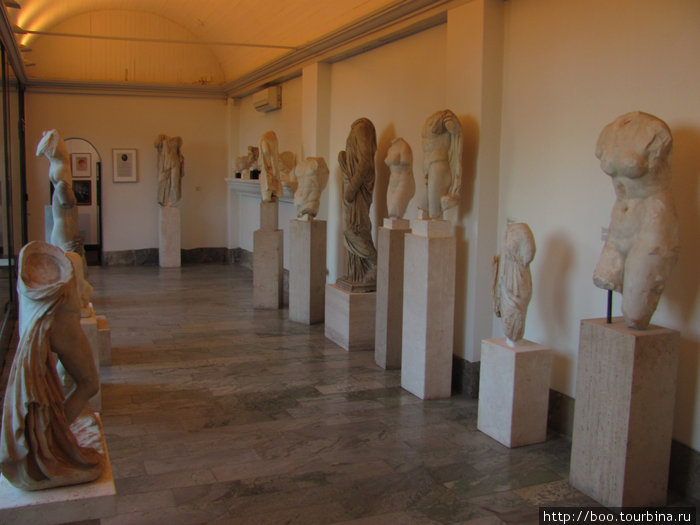 Карл Миллес коллекционировал античные статуи.
Как говорила его жена Ольга 