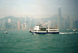 На таком теплоходе можно быстро перебраться с острова Гонконг на полуостров Коулун. Да и дешевле это обойдется, чем поездка в метро под гаванью Виктория.