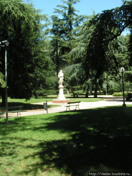 Дорожка и скульптура Реджо-Эмилья, Италия